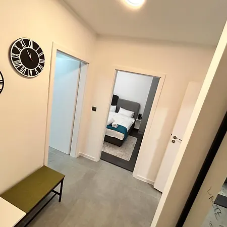 Diamond Apartment *